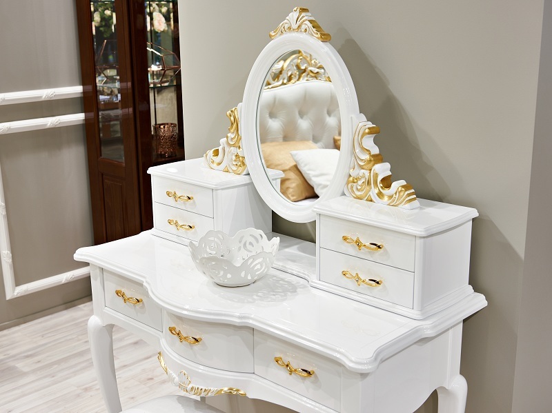Dressing Table: To Mirror the truly amazing factor about A Room