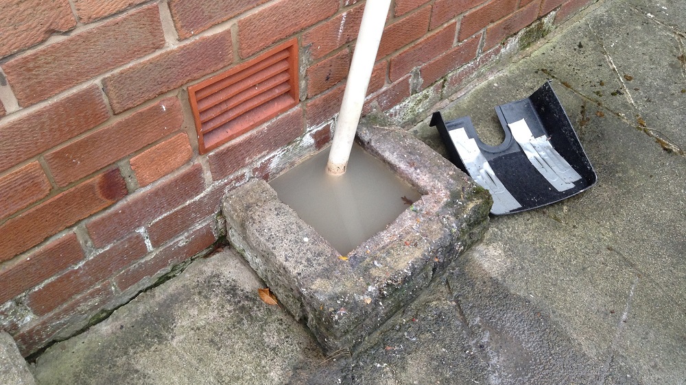 Things To Consider Before Availing Of The Services Of A Drain Unblocking Professional